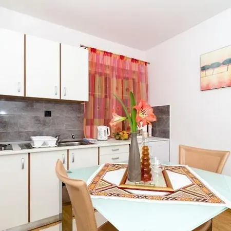 Dea - One-bedroom With Terrace *